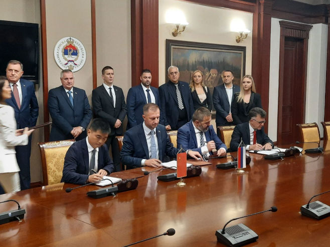 Potpisan ugovor o izgradnji auto-puta Vukosavlje - Brčko - Foto: RTRS