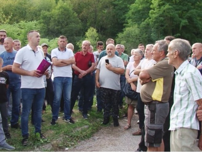 Protest mještana fočanskih naselja - Foto: RTRS