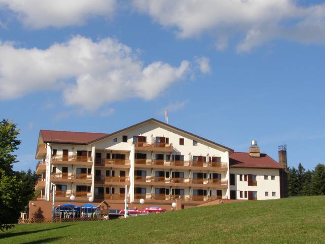Hotel Monument, Prijedor (Foto: npkozara.com) Hotel Monument, Prijedor (Foto: npkozara.com) -