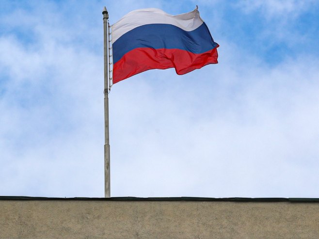 Ruska zastava (foto: EPA-EFE / MAXIM SHIPENKOV) - 