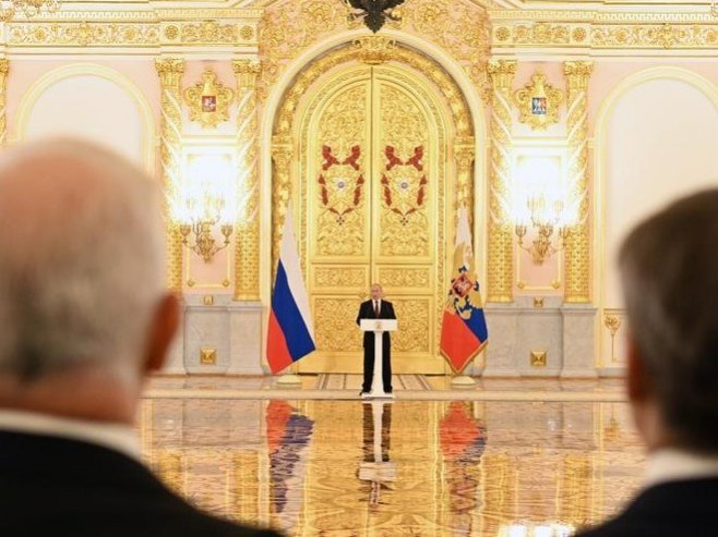 Putin sa ambasadorima (Foto: EPA/PAVEL BEDNYAKOV/SPUTNIK/KREMLIN) - 