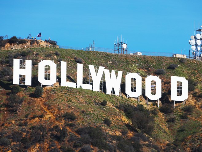 Znak "Holivud" iznad Los Anđelesa (Foto: EPA/MIKE NELSON) - 