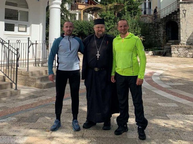 Dragan Trivunović i Bojan Petrušić u manastiru Ostrog - Foto: SRNA