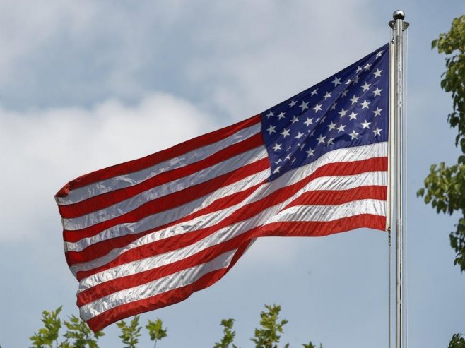 Zastava SAD (foto: EPA-EFE / ALEX PLAVEVSKI) - 