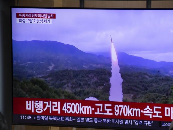 Sjeverna Koreja ispalila balističku raketu (Foto: EPA/JEON HEON-KYUN) - 