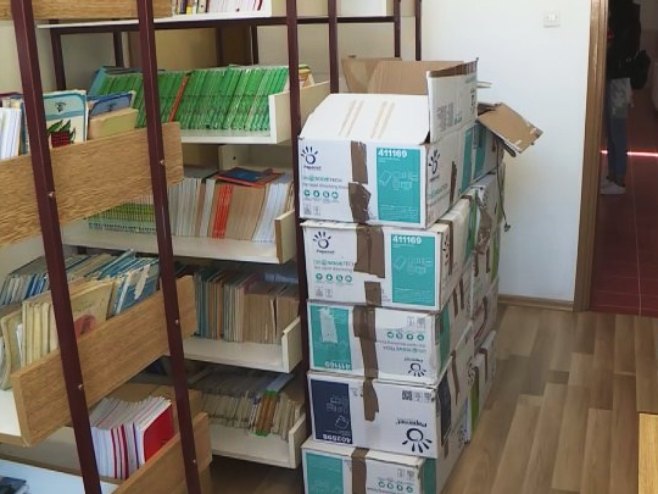 Gatačkim školama uručeno 1.500 knjiga (VIDEO)