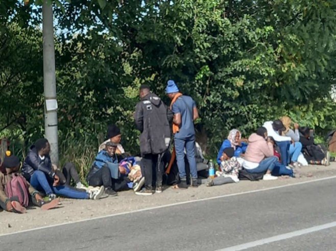 Migranti u Kojčinovcu kod Bijeljine - Foto: RTRS