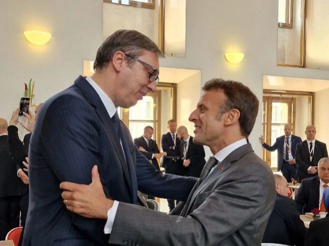 Vučić i Makron (Foto: instagram.com/buducnostsrbijeav) - 