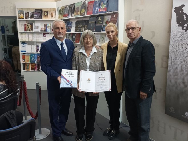 Nagrada RTRS-u na sajmu knjiga u Beogradu - Foto: RTRS