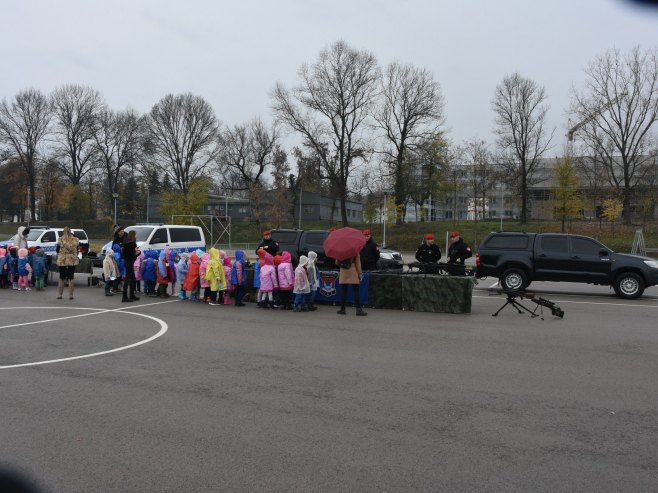 Djeca iz Banjaluke i Broda posjetila Centar za obuku MUP-a Srpske u Zalužanima (Foto: MUP Srpske) - Foto: Facebook