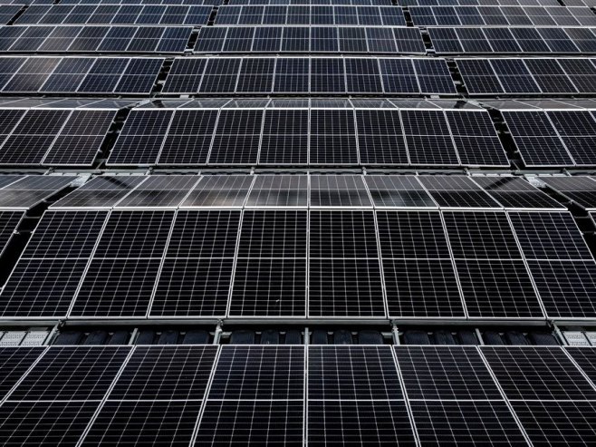 Solarni paneli (Foto: EPA-EFE/SASCHA STEINBACH, ilustracija) - 