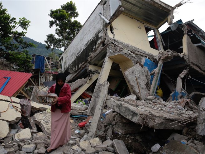 Zemljoteres u Indoneziji (Foto: EPA-EFE/ADI WEDA) - 