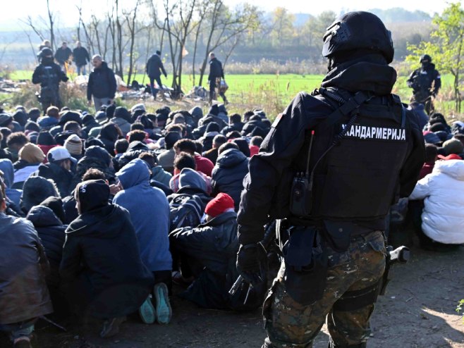 Migranti na Horgošu (Foto: TANJUG/ OMK MUP REPUBLIKE SRBIJE) - 