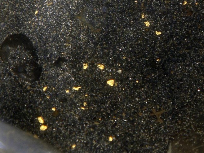 Grumenje zlata (Foto: EPA/M.A.PUSHPA KUMARA, ilustracija) - 