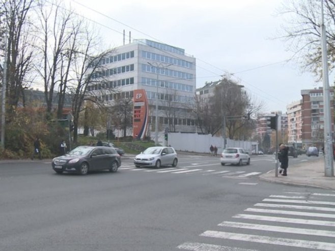 Njemački diplomata u saobraćajnoj nezgodi povrijedio  tinejdžerke, pa se pozvao na diplomatski imunitet (VIDEO)