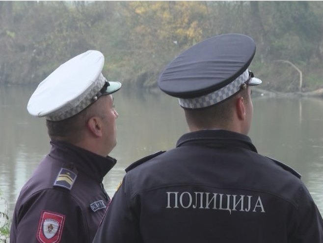 Hrabri policajci iz Doboja spriječili samoubistvo sugrađanke (VIDEO)