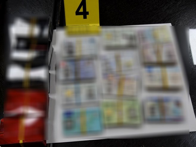 Dva migranta imala 202 falsifikovane lične karte 13 evropskih država