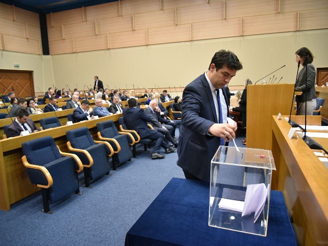 Glasanje za delegate u Vijeću naroda - Foto: RTRS