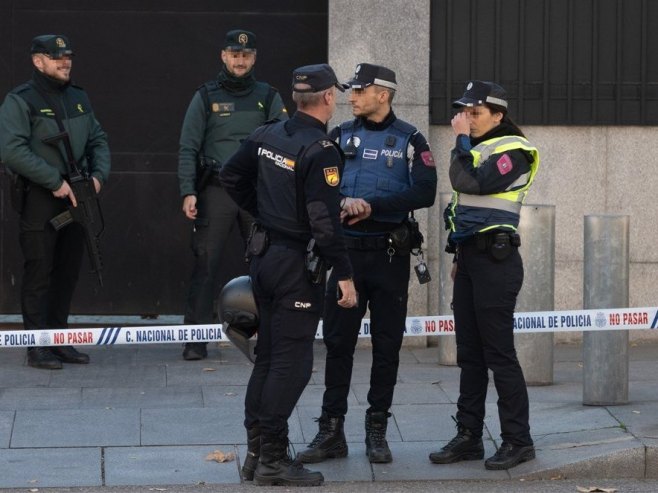 Španska policija (Foto: EPA-EFE/FERNANDO VILLAR) - 