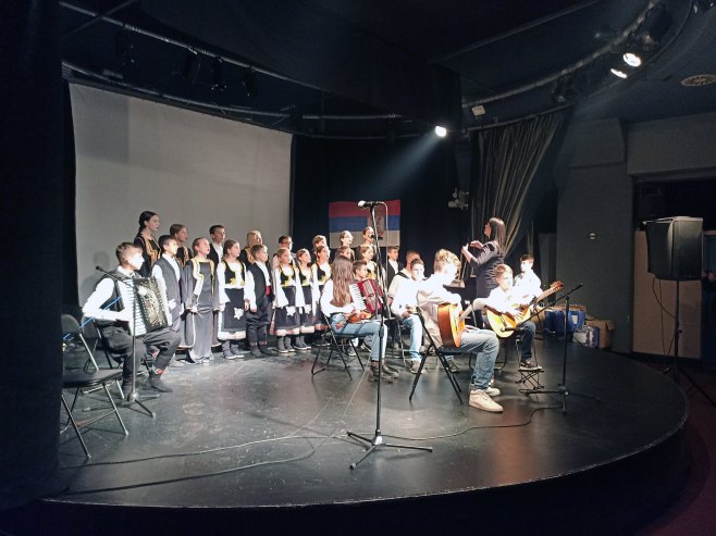Održan humanitarni koncert djece iz Kosovske Kamenice i Istočne Ilidže (FOTO)