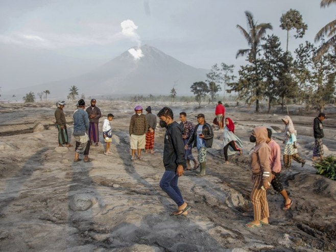 Erupcija vulkana u Indoneziji (Foto: EPA-EFE/SUSANTO) - 