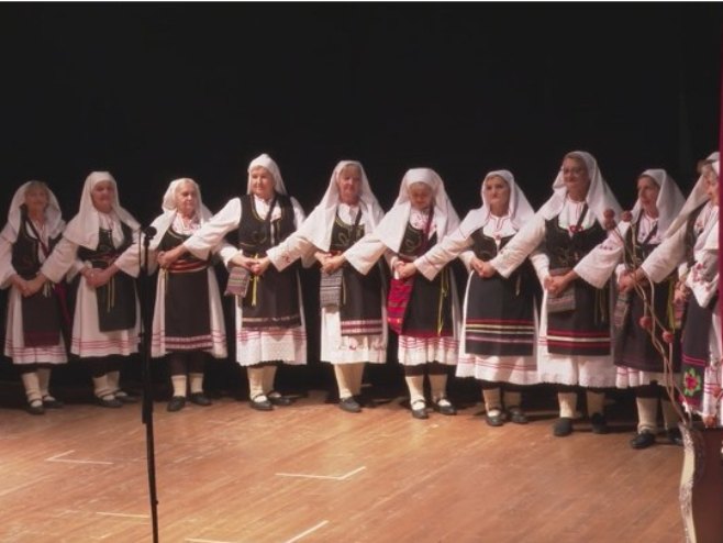Kulturno veče u Kozarskoj Dubici - Foto: RTRS