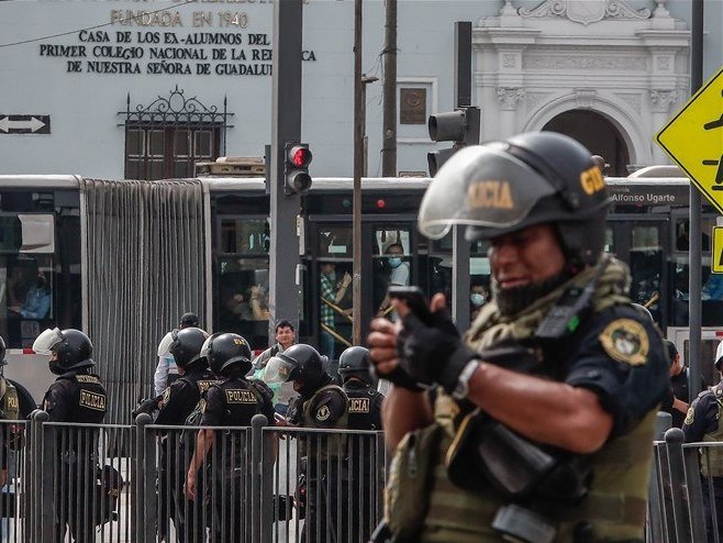 Policija Perua (Foto: EPA/Aldair Mejía) - 