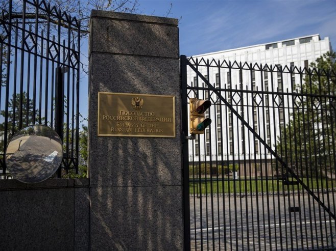 Ruska ambasada u Vašingtonu (Foto: EPA-EFE/SHAWN THEW) - 
