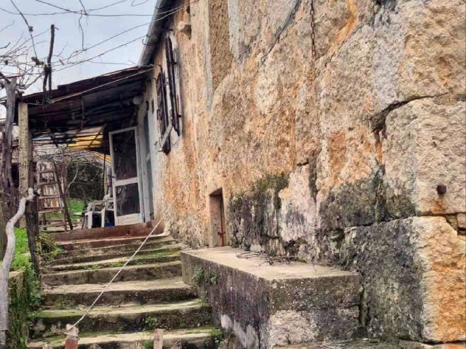 Paroh vrlički Lazar Prijić obilazi srpske povratnike Paroh vrlički Lazar Prijić obilazi srpske povratnike - Foto: SRNA