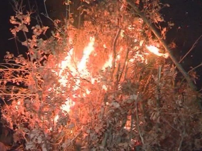 Nalaganjem badnjaka i večernjim službama proslavljeno Badnje veče u Mostaru