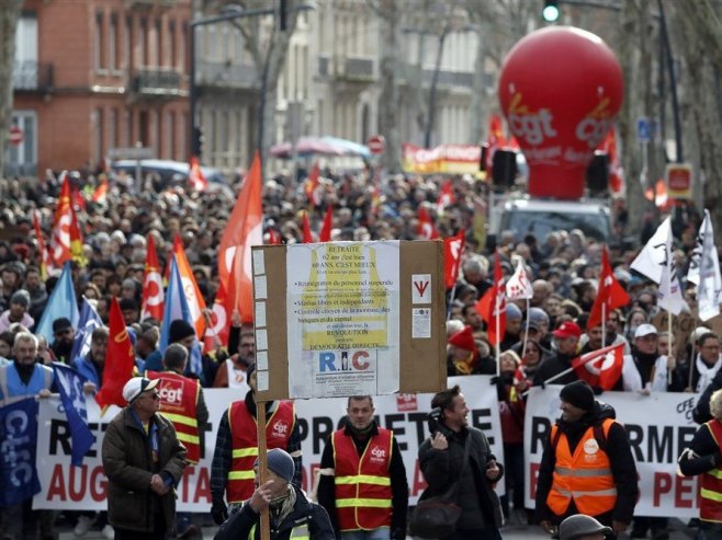Francuska - protesti (foto:EPA-EFE/GUILLAUME HORCAJUELO) Francuska - protesti (foto:EPA-EFE/GUILLAUME HORCAJUELO) -