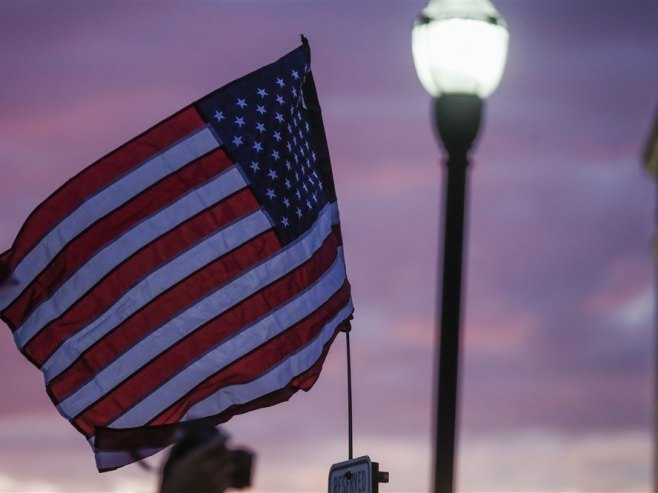 Američka zastava (Foto: EPA-EFE/TANNEN MAURY) - 