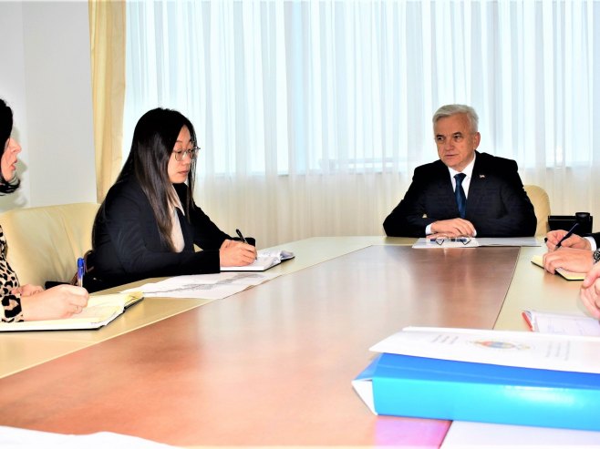 Čubrilović sa delegacijom kineske kompanije (Foto: Ustupljena fotografija) - 