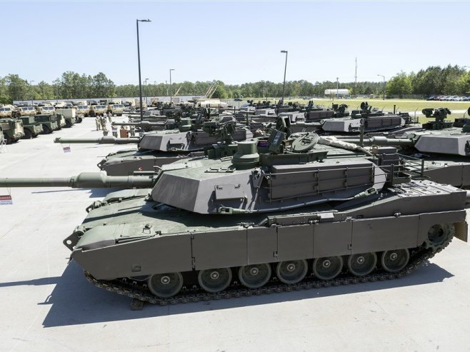 Američki tenkovi "abrams" (Foto: EPA-EFE/STEPHEN B. MORTON) - 