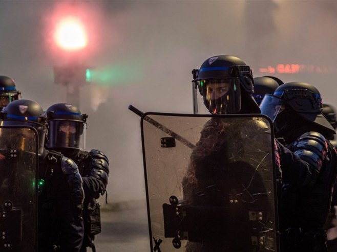 Policija Francuske (Foto: EPA-EFE/CHRISTOPHE PETIT TESSON) - 