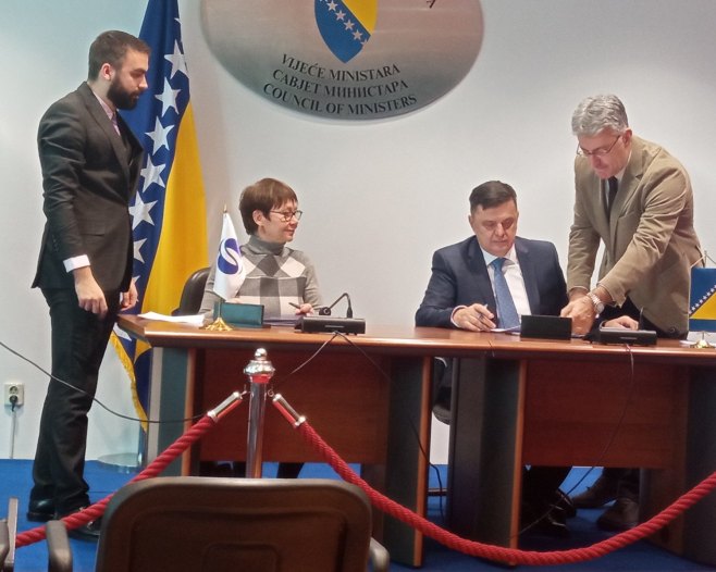 Sarajevo - Tegeltija - EBRD - potpisivanje ugovora Sarajevo - Tegeltija - EBRD - potpisivanje ugovora - Foto: SRNA