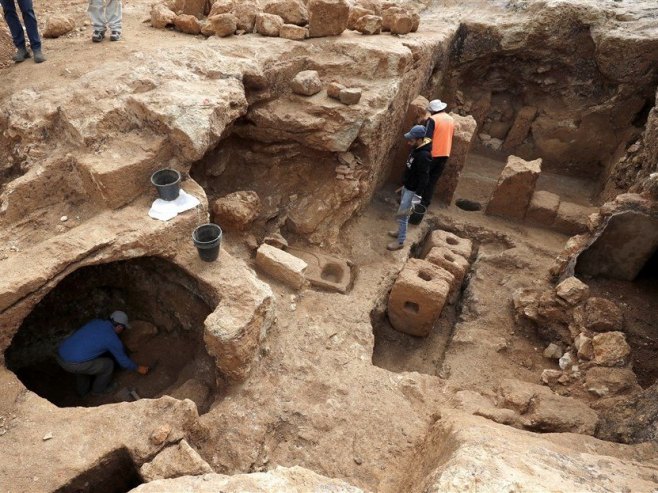 Arheolozi, ilustracija (Foto: EPA-EFE/ATEF SAFADI) - 
