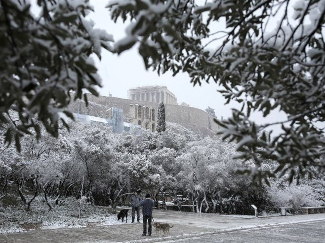 Snježna oluja u Grčkoj (Foto: EPA-EFE/KOSTAS TSIRONIS) - 