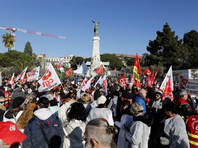 Protesti u Francuskoj (Foto: EPA-EFE/SEBASTIEN NOGIER) - 