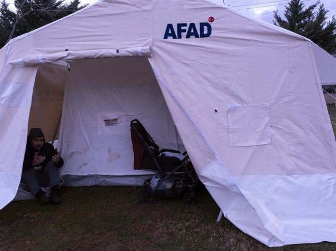 Šator AFAD-a (Foto: EPA-EFE/REFIK TEKIN) - 