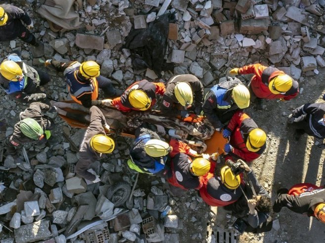 Akcija spasavanja nakon zemljotresa (Foto: EPA-EFE/ERDEM SAHIN) - 