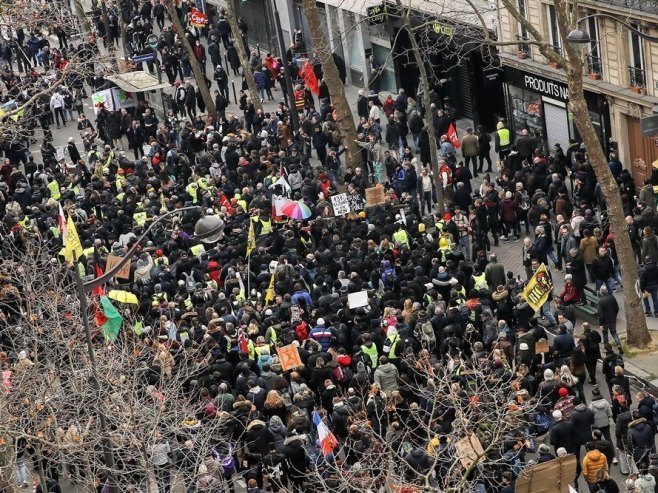 Demonstracije u Parizu (Foto: EPA-EFE/TERESA SUAREZ) - 