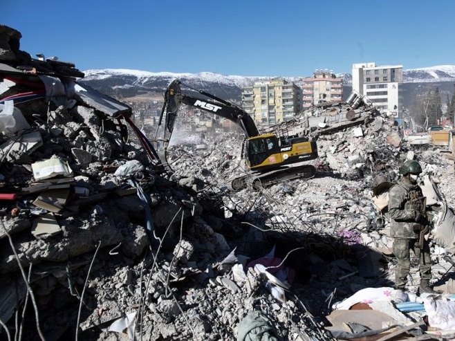 Posljedice zemljotresa (foto: EPA-EFE / TOLGA BOZOGLU) - 