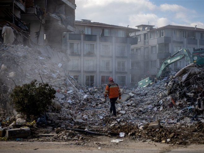 Posljedice zemljotresa (Foto: EPA/MARTIN DIVISEK) - 