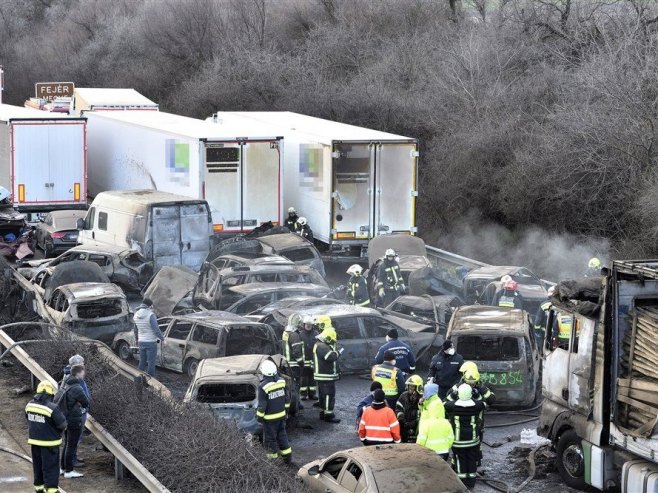 Lančani sudar u Mađarskoj (Foto: EPA-EFE/Peter Lakatos HUNGARY OUT) - 