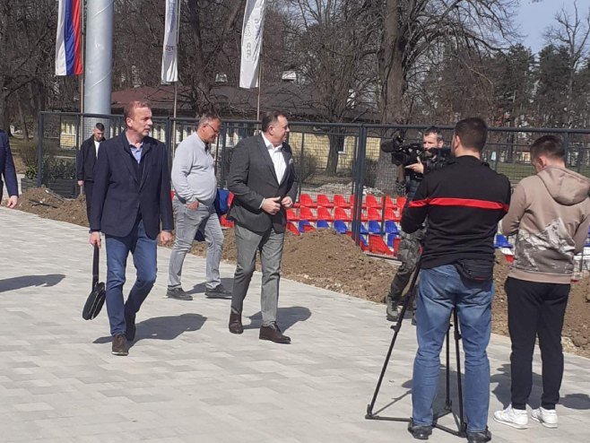 Dodik u obilasku teniskih terena u Banjaluci - Foto: RTRS