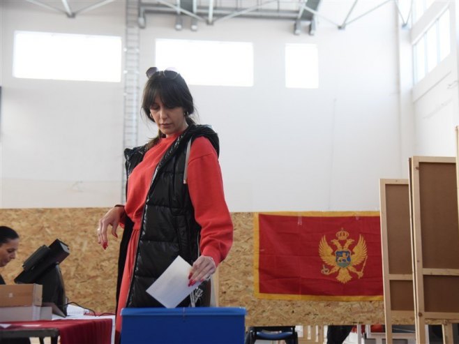 Glasanje na predsjedničkim izborima u Srnoj Gori (foto: EPA-EFE / BORIS PEJOVIC) - 