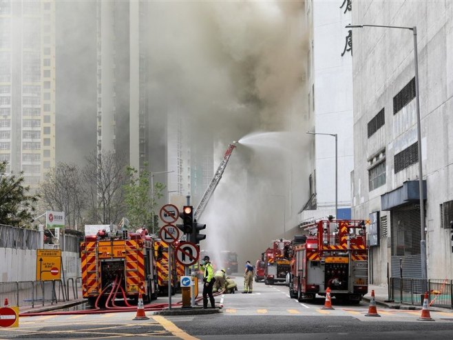 Požar u Hong Kongu (Foto: EPA-EFE/JEROME FAVRE) - 
