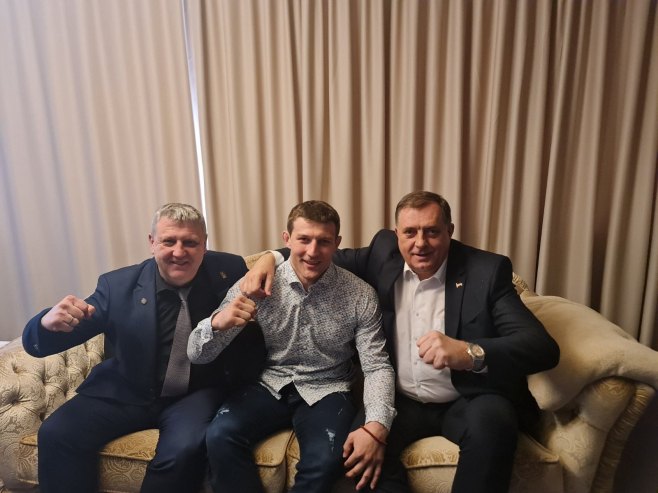 Milorad Dodik i Nemanja Majdov (Foto: twitter.com/MiloradDodik) - 