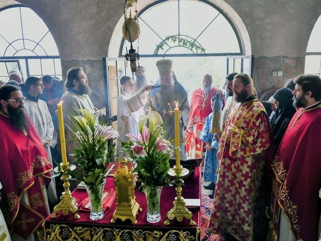 Vladika Јoanikije služi Svetu arhijerejsku liturgiju - Foto: SRNA